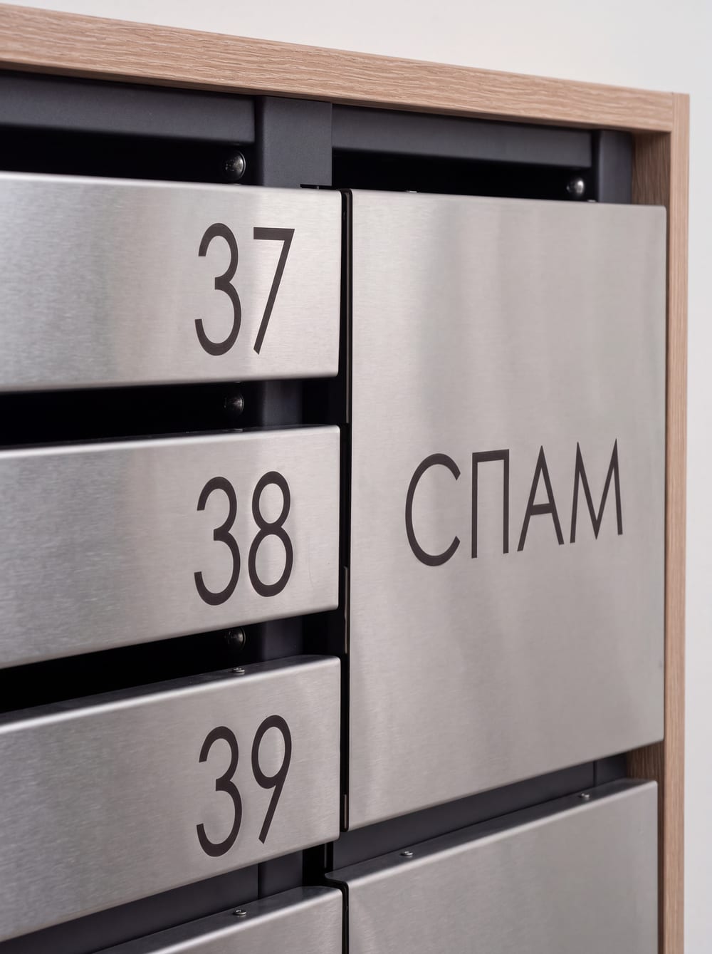 Ячейки 37–39 и отсек для рекламы